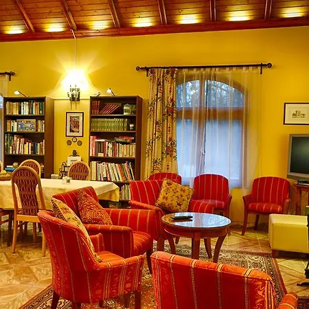 Opusztaszeri Erdei Wellness Vendeghaz 3*
