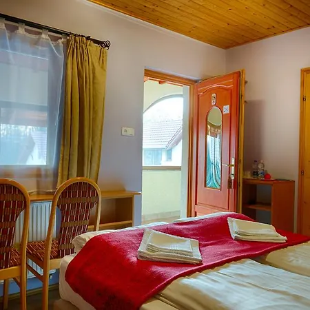 Opusztaszeri Erdei Wellness Vendeghaz 3*