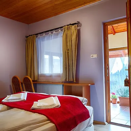 Opusztaszeri Erdei Wellness Vendeghaz Opusztaszer
