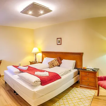 Opusztaszeri Erdei Wellness Vendeghaz 3* Opusztaszer