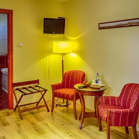 Opusztaszeri Erdei Wellness Vendeghaz