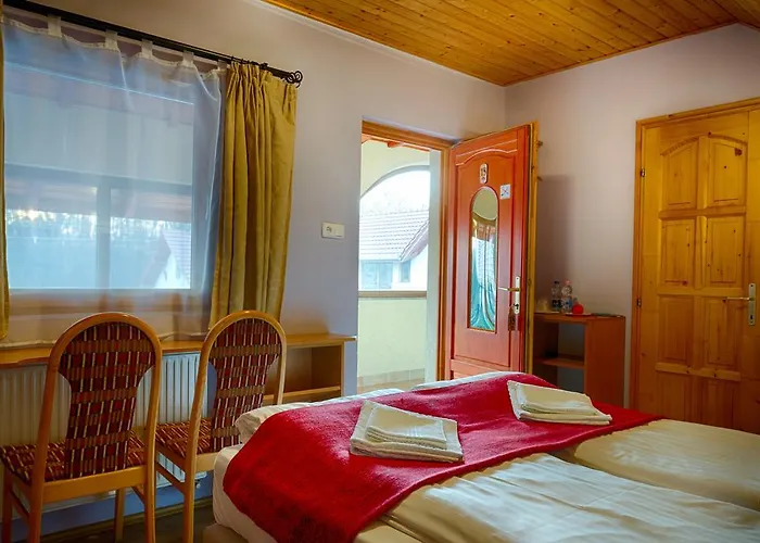 Opusztaszeri Erdei Wellness Vendeghaz 3*