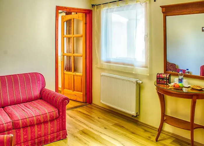 Pensjonat Opusztaszeri Erdei Wellness Vendeghaz Opusztaszer