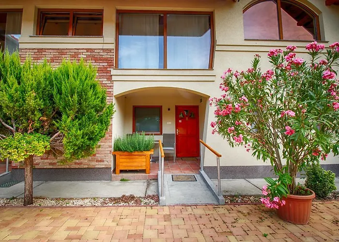 Opusztaszeri Erdei Wellness Vendeghaz Pensjonat