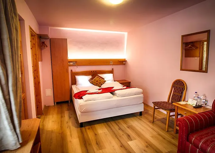 Pensjonat Opusztaszeri Erdei Wellness Vendeghaz Opusztaszer