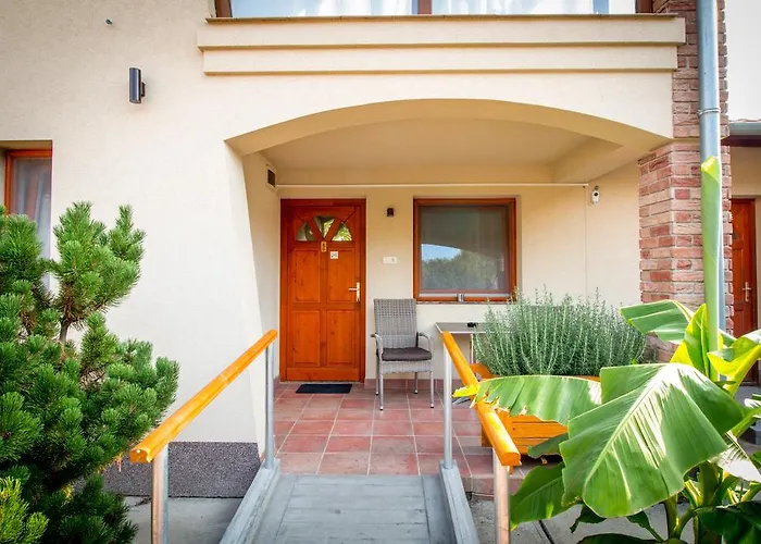 Pensjonat Opusztaszeri Erdei Wellness Vendeghaz Opusztaszer