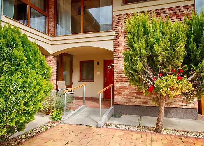 Opusztaszeri Erdei Wellness Vendeghaz Pensjonat Opusztaszer